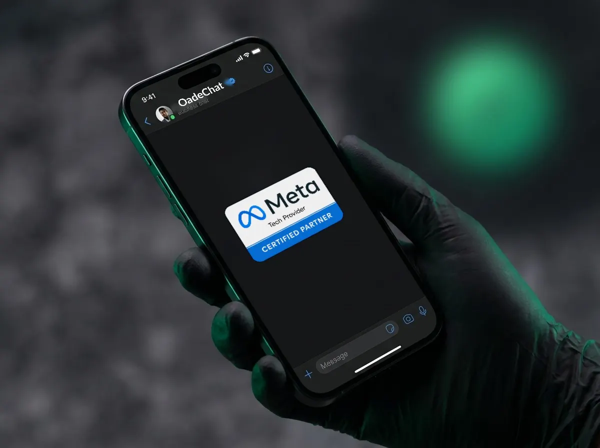 Celular exibindo perfil comercial com selo verificado